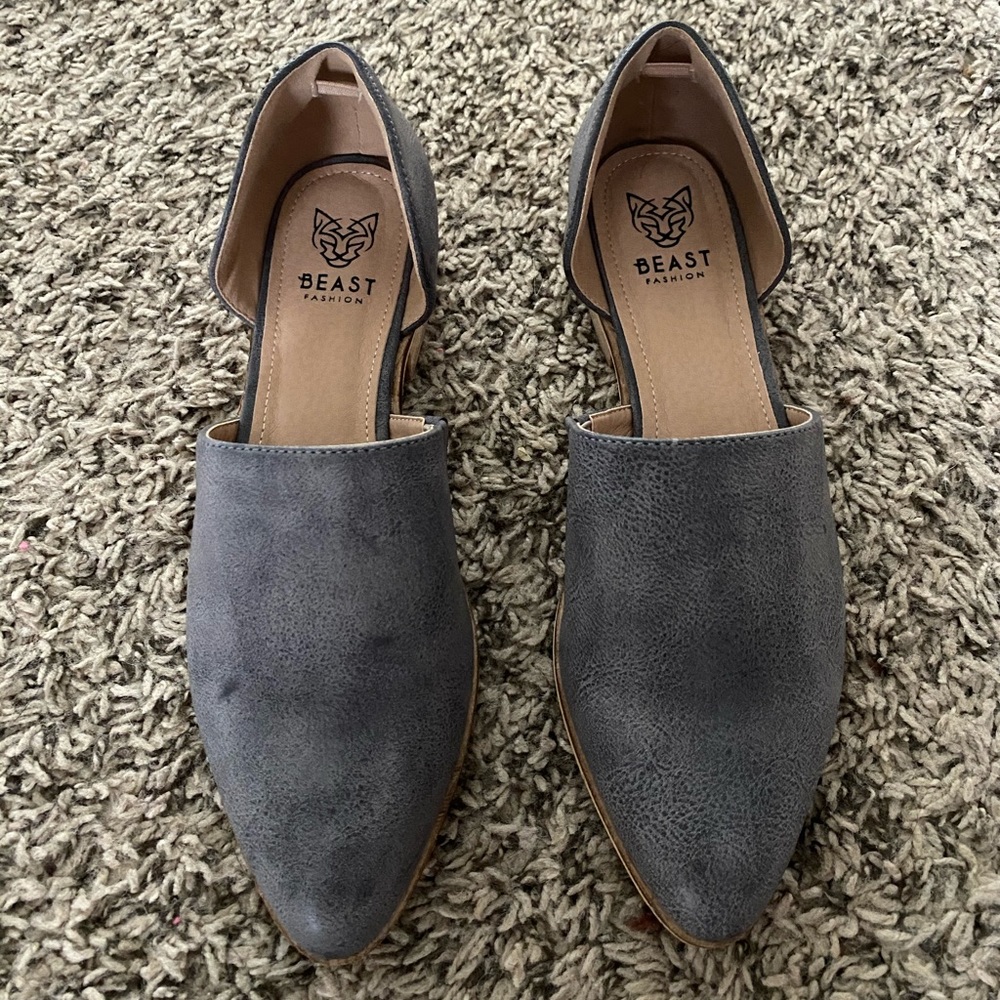 Beast Fashion cutout flats